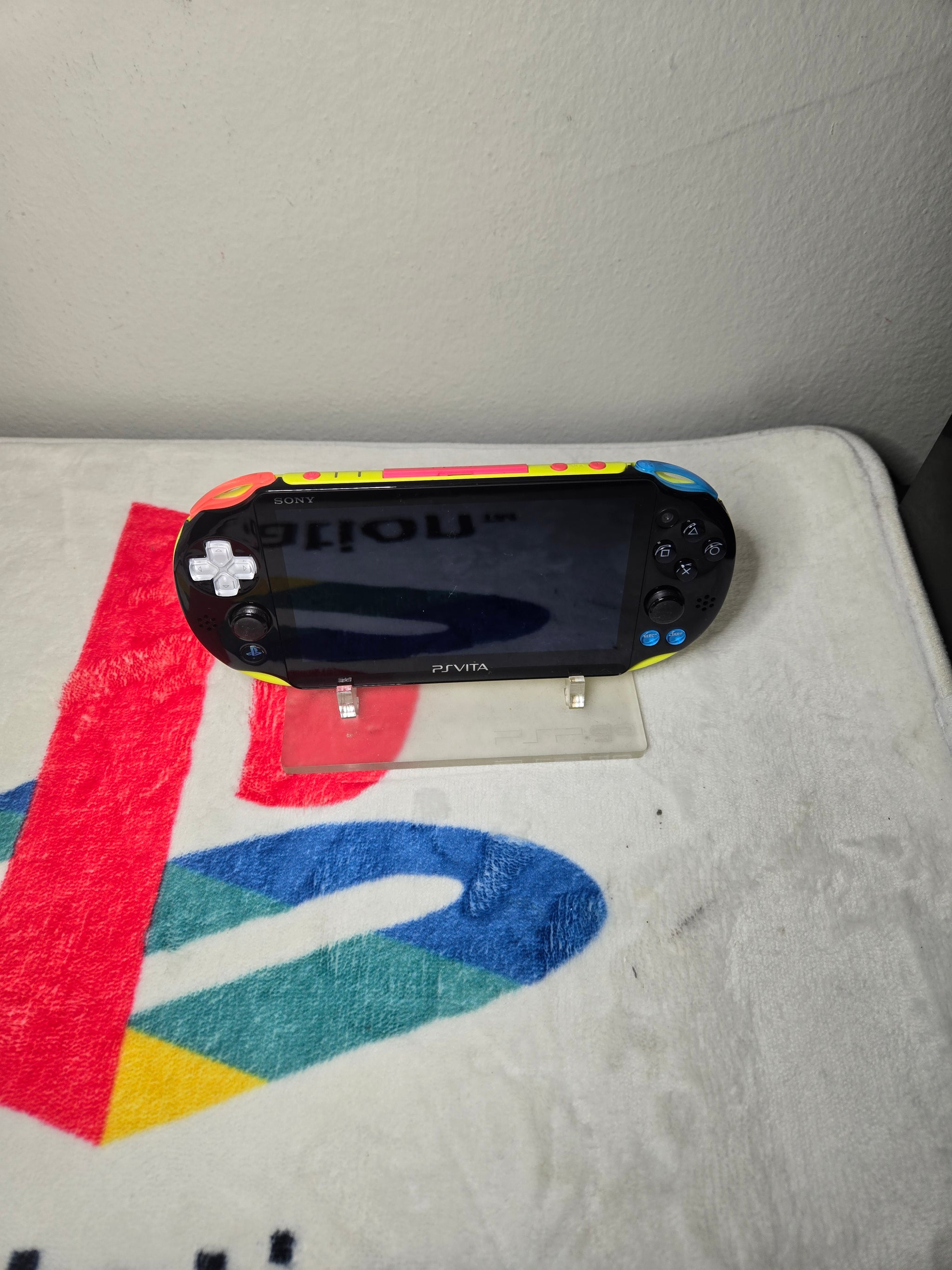 Ps vita 2000 persona custome