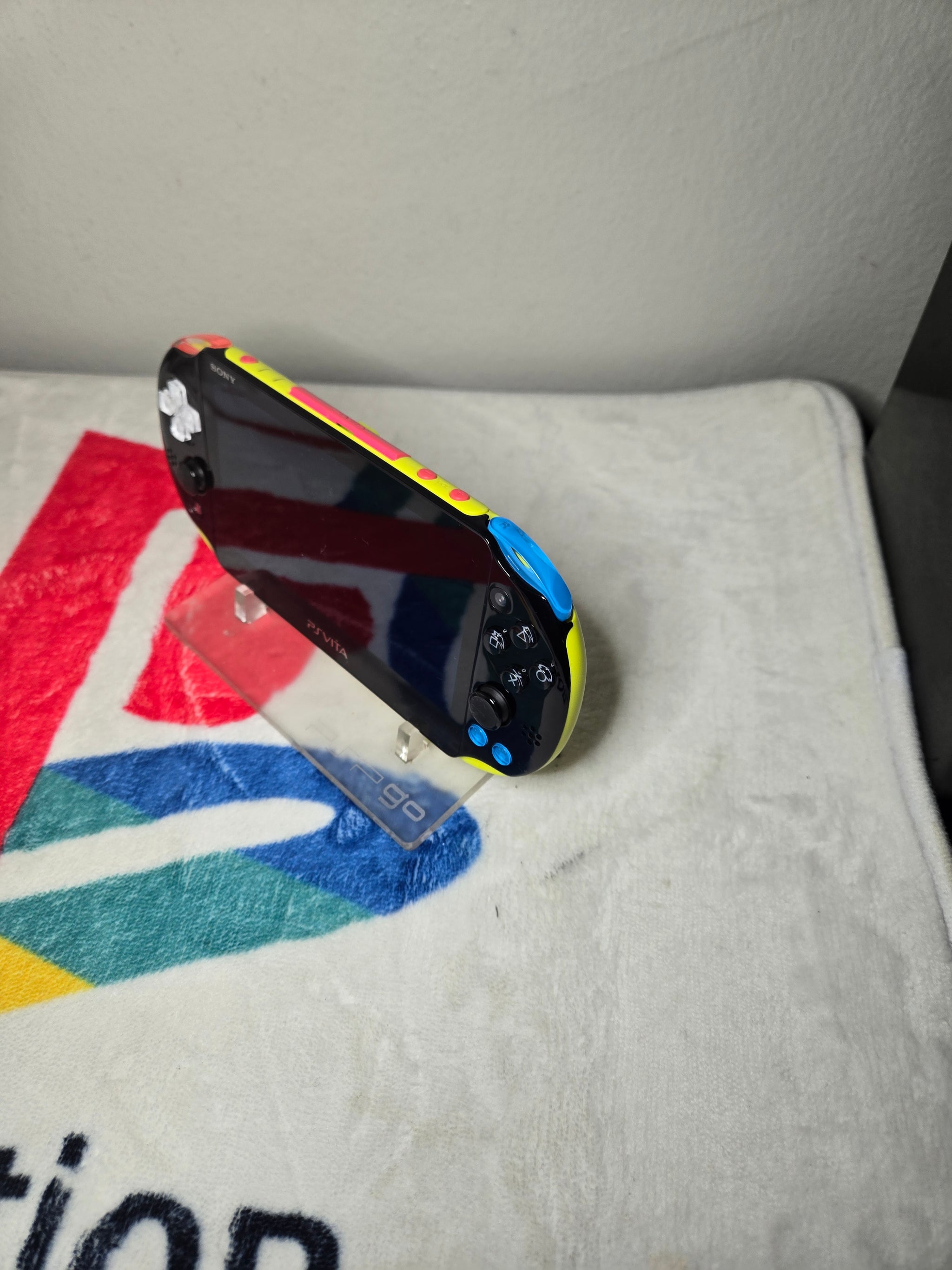 Ps vita 2000 persona custome