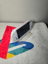 Load image into Gallery viewer, Ps vita 2000

